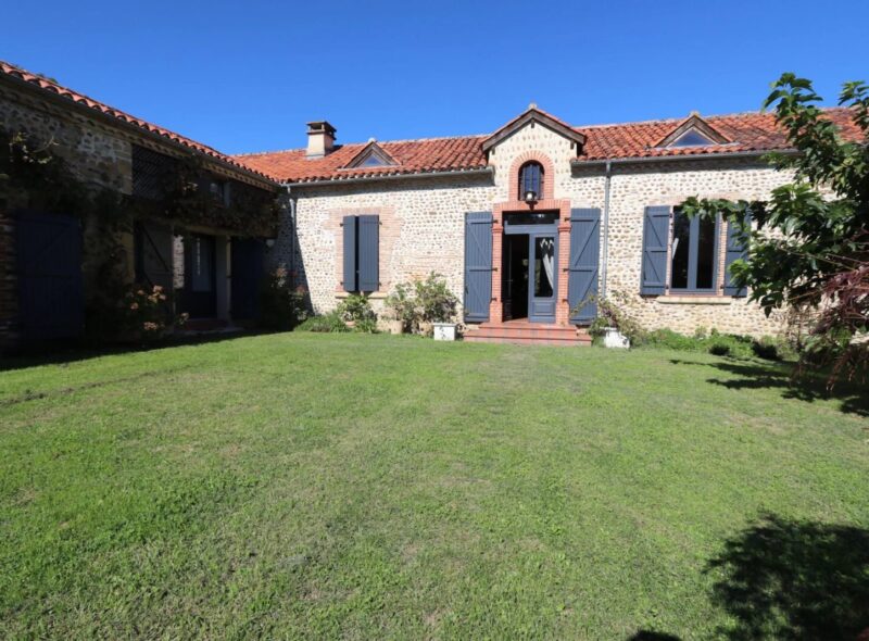 Maison ancienne avec jardin à Villefranque