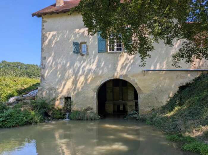 Moulin pré-Révolution entièrement restauré, fonctionnelle.. – Moulin ou presbytère à Crouseilles