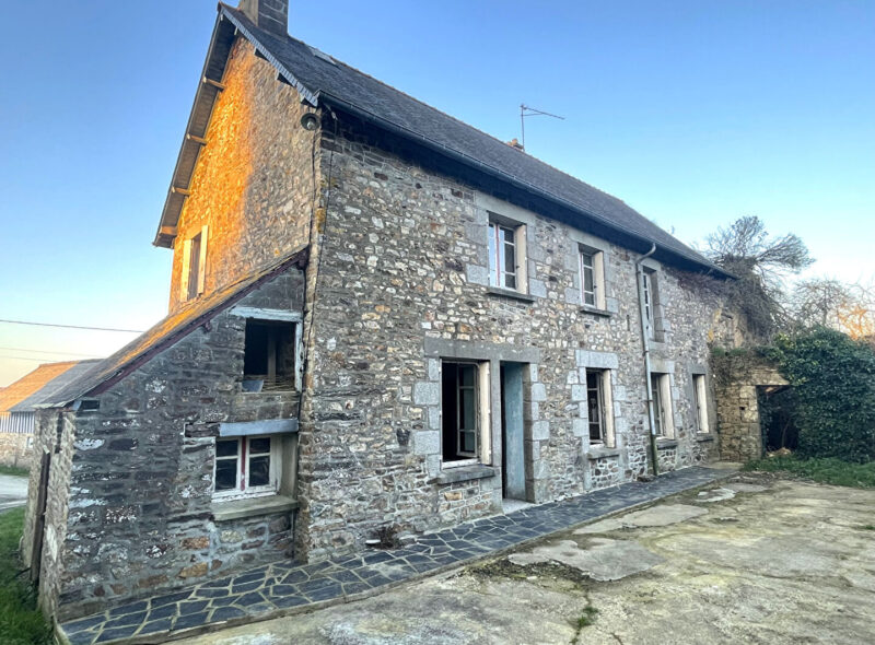 Maison à rénover avec dépendances à plenée jugon