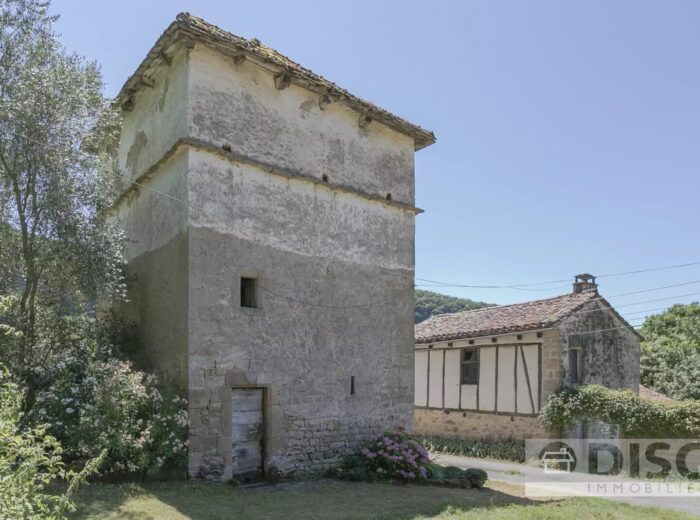 Belle maison moderne conçu par architecte avec petit jardin et… – Maison ancienne à Penne