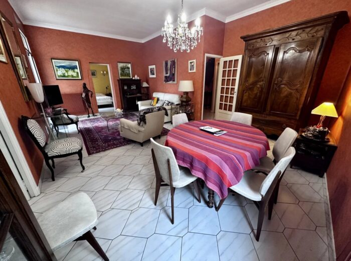 Vaste apt F4 dans maison bourgeoise, terrasses, atelier, cave – Appartement ancien à Perpignan