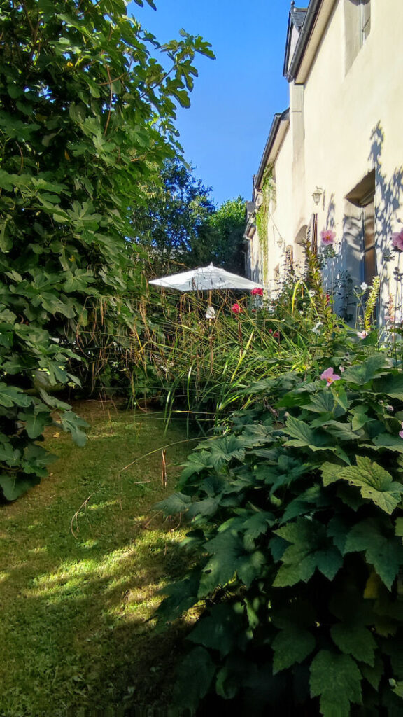 EVRAN : Une Demeure « chic et poétique » au fil du canal, aux accents… – Manoir à EVRAN