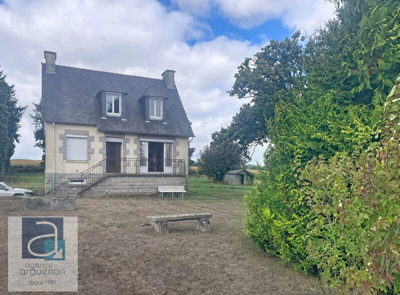 Maison ancienne avec jardin à PLUMAUDAN