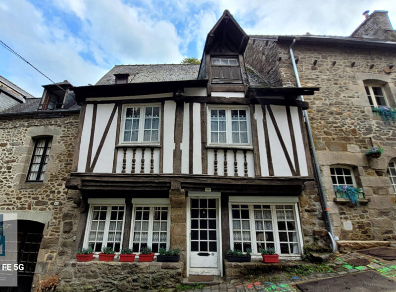 Maison ancienne avec terrasse à Dinan