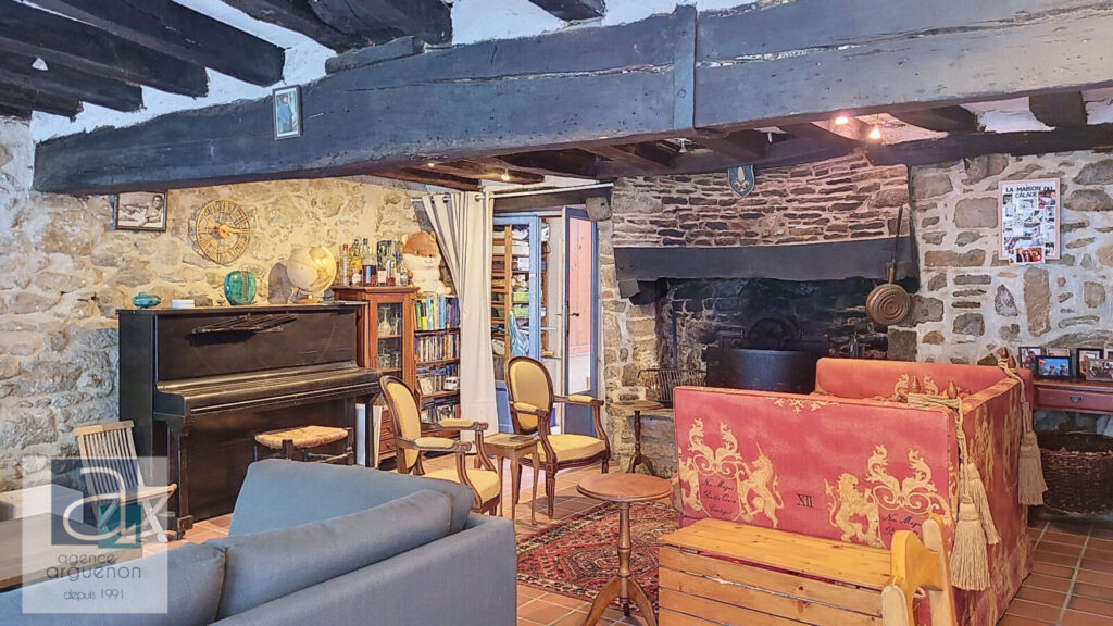 Maison à Colombages Dinan Historique 15ème – Maison ancienne à Dinan