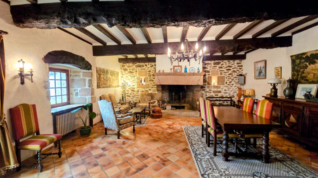 Saint Méloir Des Bois – Belle maison de bourg, dépendances… – Maison ancienne à SAINT MELOIR DES BOIS