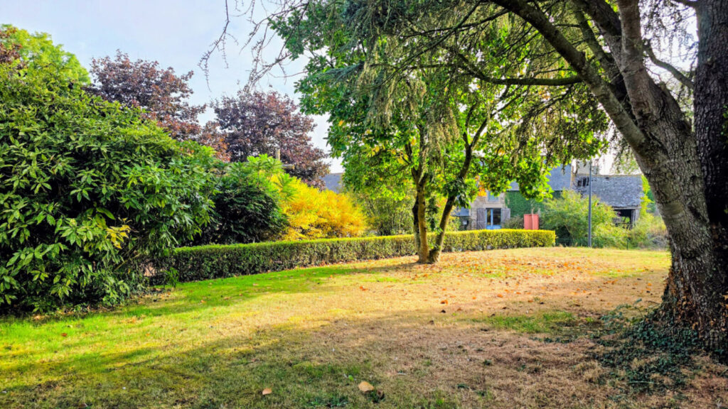 Saint Méloir Des Bois – Belle maison de bourg, dépendances… – Maison ancienne à SAINT MELOIR DES BOIS