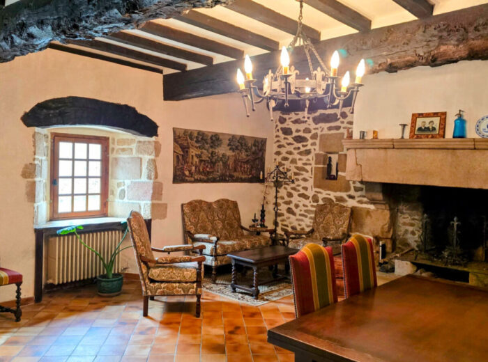 Saint Méloir Des Bois – Belle maison de bourg, dépendances… – Maison ancienne à SAINT MELOIR DES BOIS