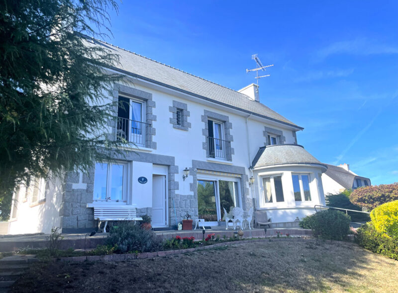 Maison ancienne avec piscine à BINIC ETABLES SUR MER