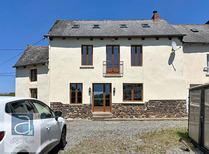 Maison ancienne avec jardin à LANRELAS