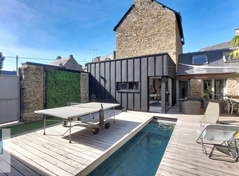 Maison ancienne avec piscine à Dinan