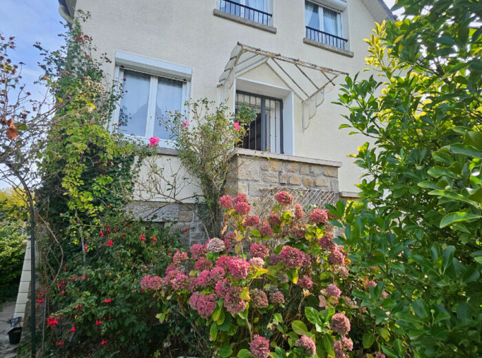 Dinan : L&rsquo;esprit campagne à proximité du centre-ville – Maison ancienne à Dinan