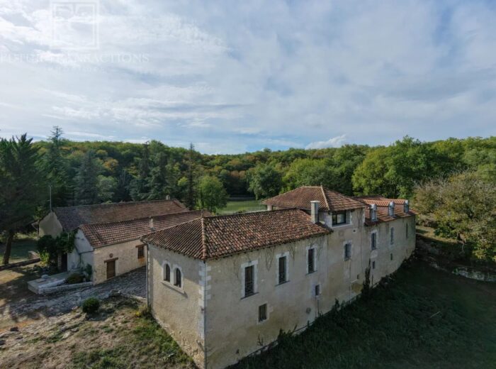 Propriété isolée sur 88 ha et étang – Domaine et propriété à Brantôme en Périgord