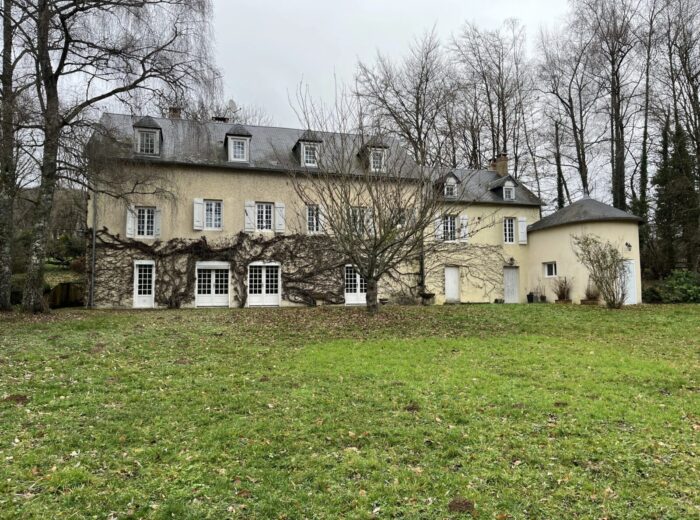 Domaine au coeur du Morvan – Maison de maître à Saint-Léger-de-Fougeret