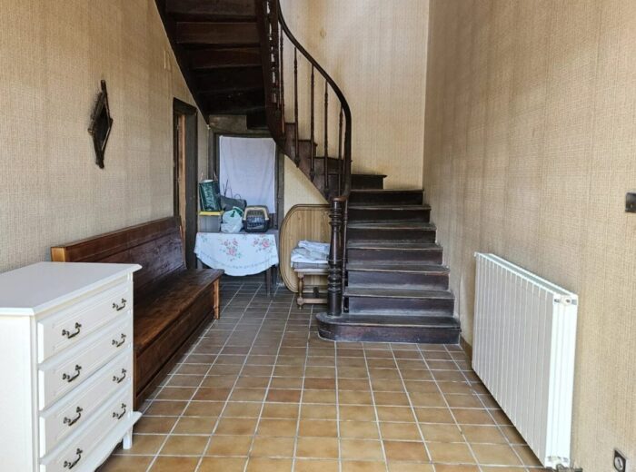 Ferme moderne avec une seconde maison à rénover – Maison à rénover à Viella