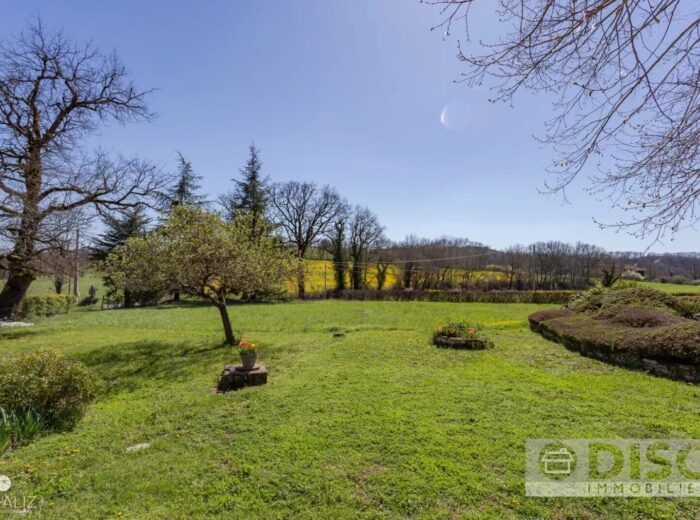Belle maison avec dépendance, jardin et piscine – Maison ancienne à Verfeil