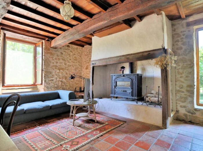 Une charmante ferme gasconne avec une vue imprenable sur les Pyrénées. – Maison ancienne à Laveraët