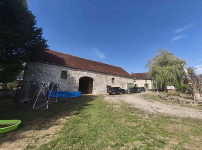 Domaine sur 4ha avec dépendances – Domaine et propriété à Magny-Lormes
