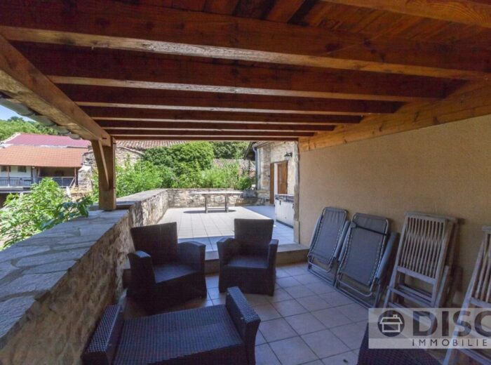 Charmante maison en pierre avec terrasse et jardin – Maison en pierre à Le Riols