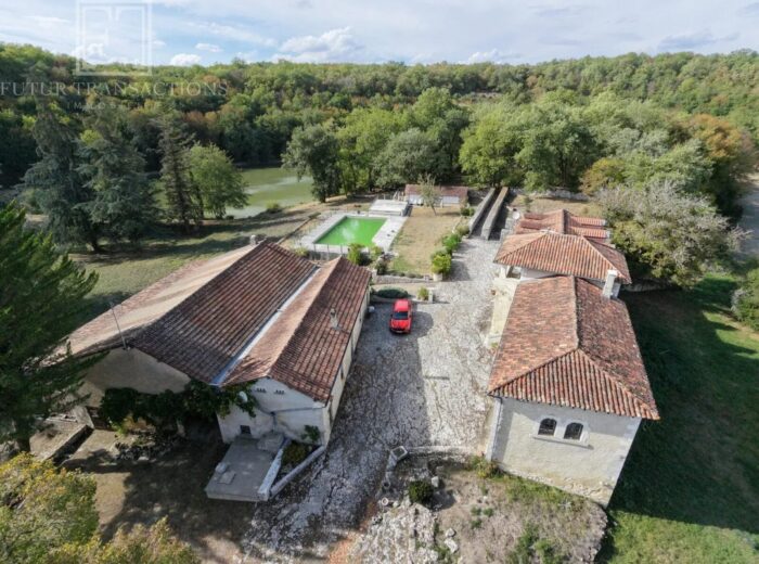 Propriété isolée sur 88 ha et étang – Domaine et propriété à Brantôme en Périgord