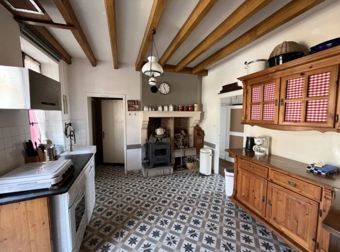 Grande maison au cœur du bourg de Lanty avec vue exceptionnelle – Maison ancienne à Lanty