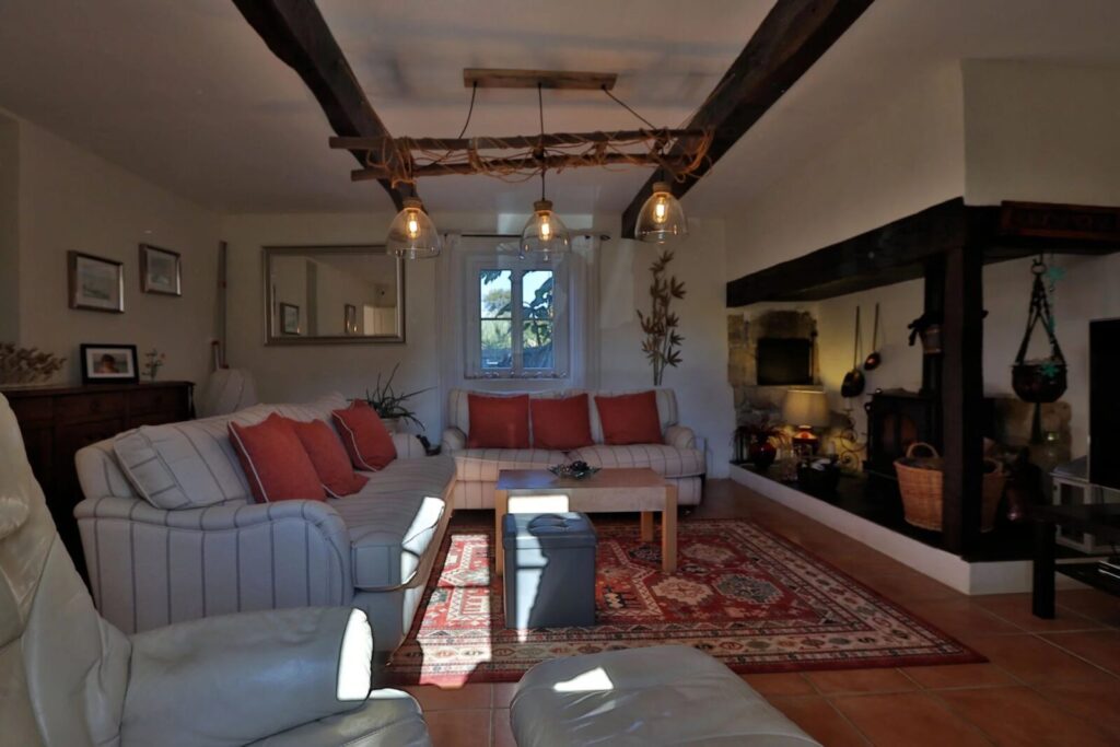 Une charmante maison de campagne dans un endroit paisible – Maison ancienne à TRIE-SUR-BAISE