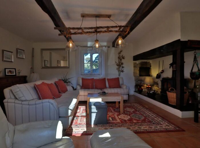 Une charmante maison de campagne dans un endroit paisible – Maison ancienne à TRIE-SUR-BAISE