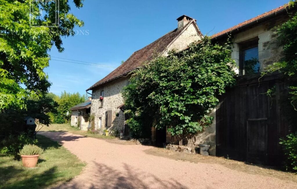 maison de caractère 8175m² – Maison de caractère à Saint-Saud-Lacoussière