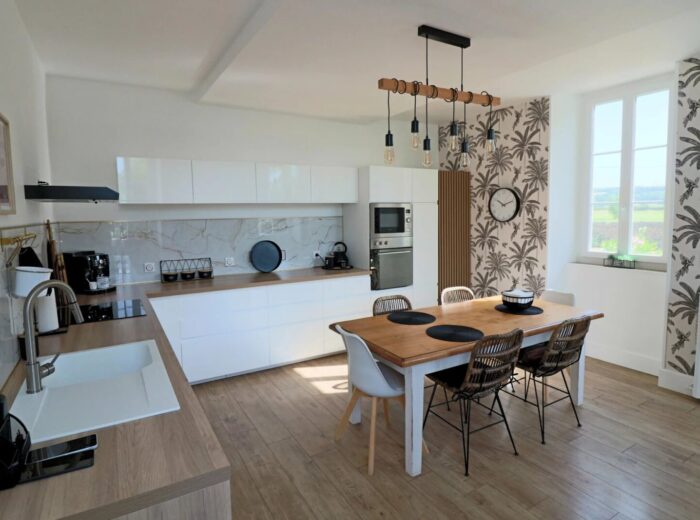 Maison de caractère rénovée, comprenant 3 chambres, avec piscine… – Maison de caractère à Marciac