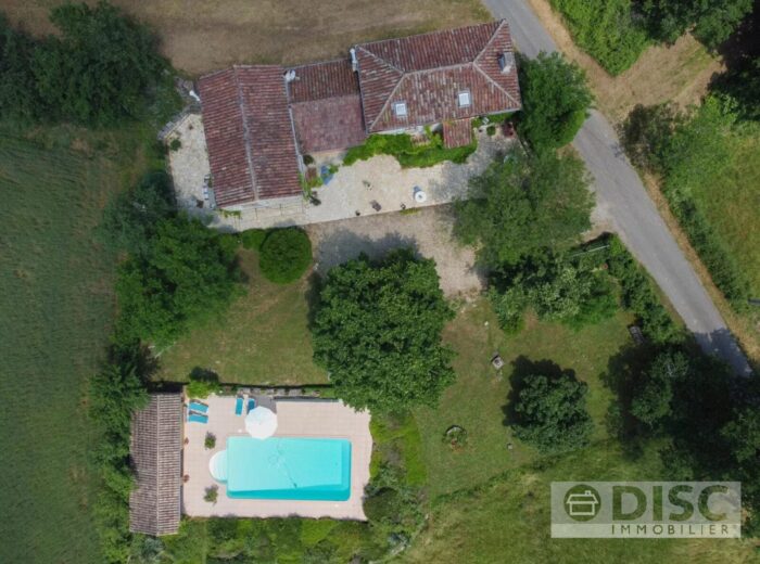 Belle maison avec dépendance, jardin et piscine – Maison ancienne à Verfeil