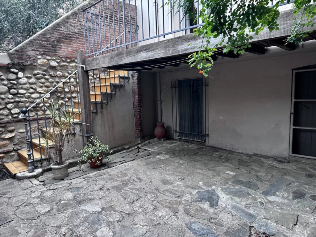 Vaste apt F4 dans maison bourgeoise, terrasses, atelier, cave – Appartement ancien à Perpignan