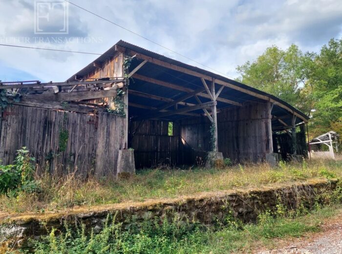 Propriété isolée sur 88 ha et étang – Domaine et propriété à Brantôme en Périgord