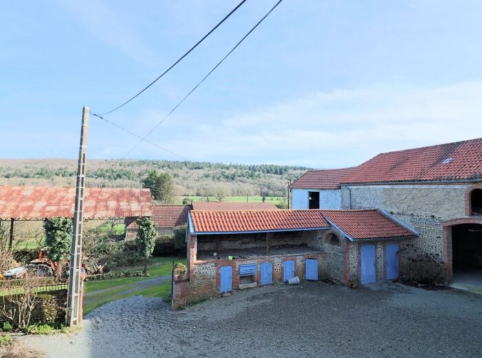 Fermette comprenant 4 chambres sur 6,35ha avec dépendances – Maison ancienne à Vic-en-Bigorre