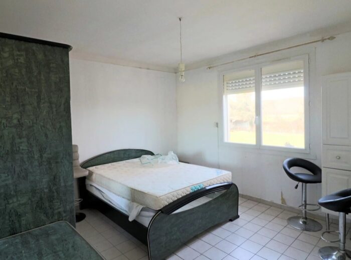 Fermette comprenant 4 chambres sur 6,35ha avec dépendances – Maison ancienne à Vic-en-Bigorre