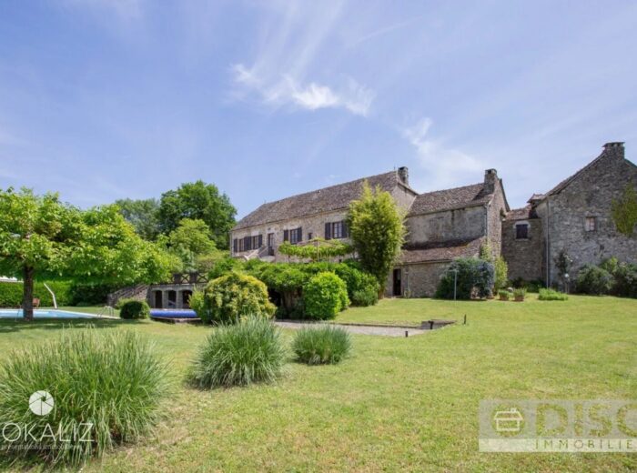 Magnifique propriété avec maison d’amis, piscine, maison annexe et… – Maison ancienne à Saint-André-de-Najac