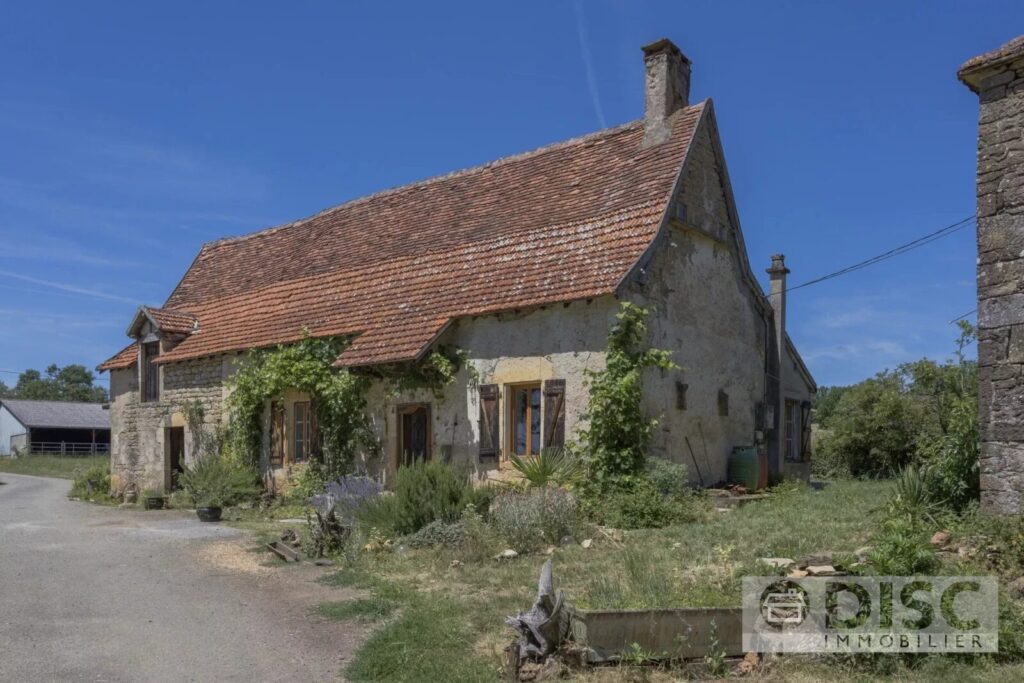 Charmant ensemble avec petite maison et dépendances. – Maison ancienne à Puylagarde