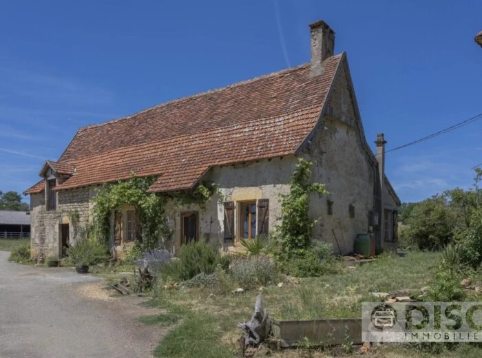 Charmant ensemble avec petite maison et dépendances. – Maison ancienne à Puylagarde