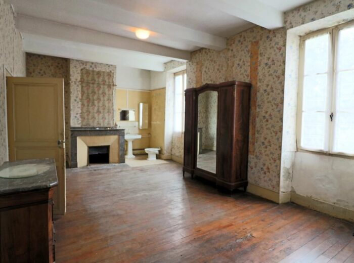 Grande maison de caractère/immeuble de rapport comprenant 7 chambres – Maison de caractère à Maubourguet