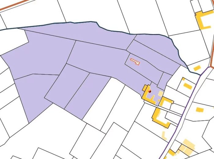 Fermette comprenant 4 chambres sur 6,35ha avec dépendances – Maison ancienne à Vic-en-Bigorre