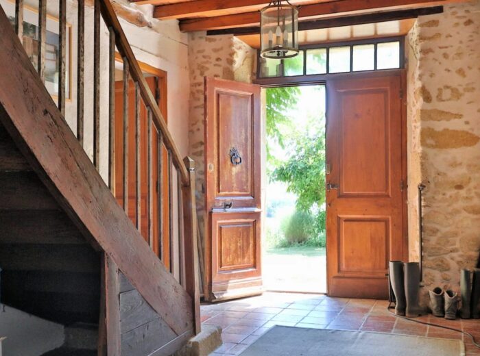 Une charmante ferme gasconne avec une vue imprenable sur les Pyrénées. – Maison ancienne à Laveraët