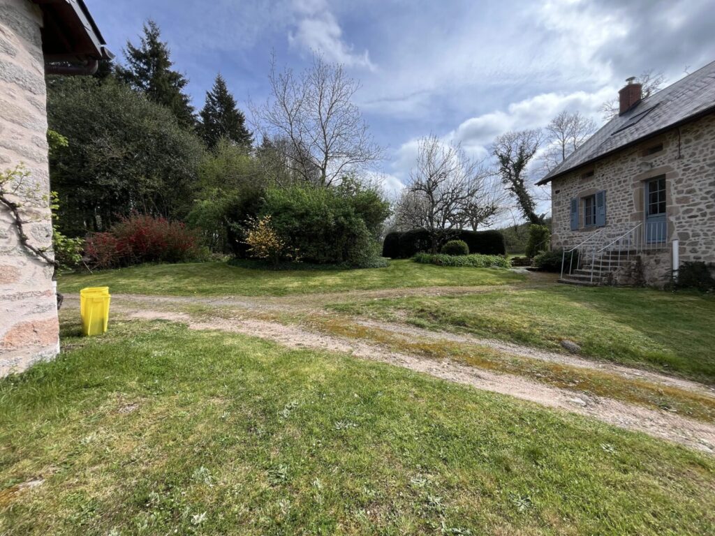 Maison rénovée au calme – Maison ancienne rénovée à Saint-Léger-sous-Beuvray