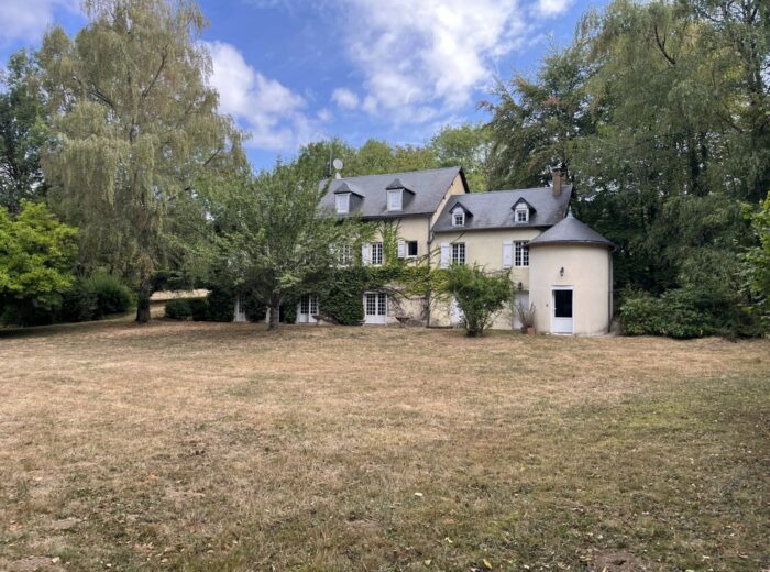 Domaine au coeur du Morvan – Maison de maître à Saint-Léger-de-Fougeret