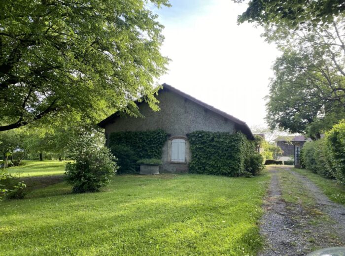 Château avec piscine à Miélan – Château à Miélan