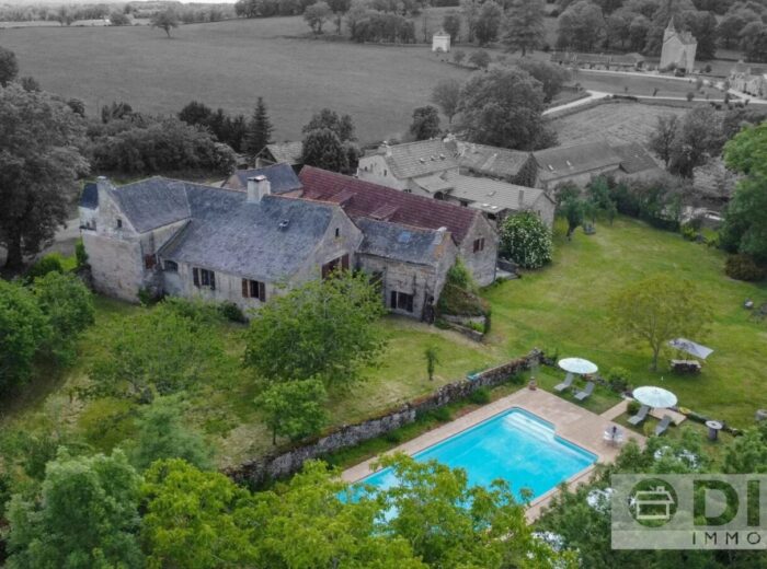 Magnifique propriété composé de quatre gîtes autour d&rsquo;une cour… – Corps de ferme à Castanet