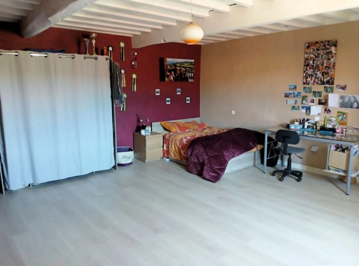 Fermette comprenant 4 chambres sur 6,35ha avec dépendances – Maison ancienne à Vic-en-Bigorre