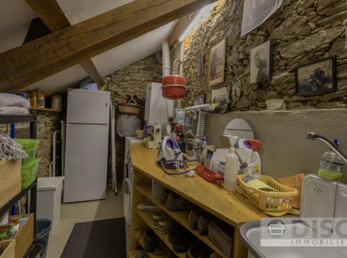Corps de ferme rénovée avec spacieux gîte indépendant, dépendance… – Corps de ferme à Jouqueviel
