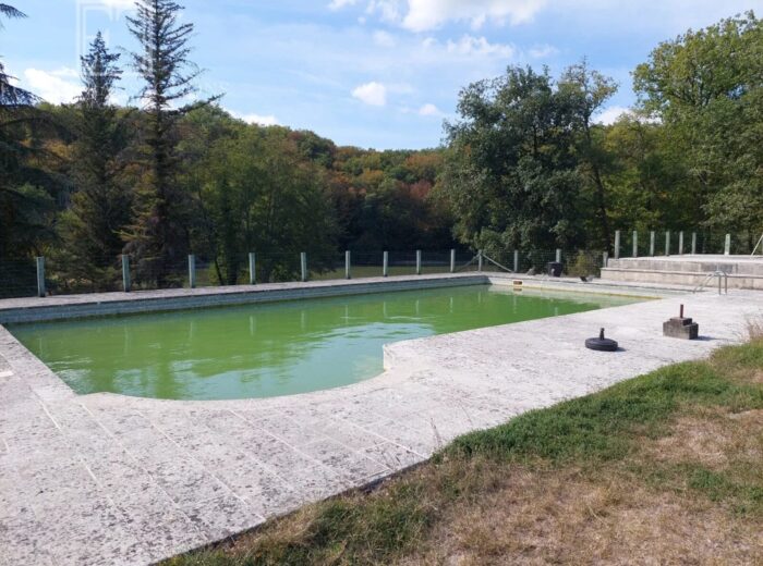 Propriété isolée sur 88 ha et étang – Domaine et propriété à Brantôme en Périgord