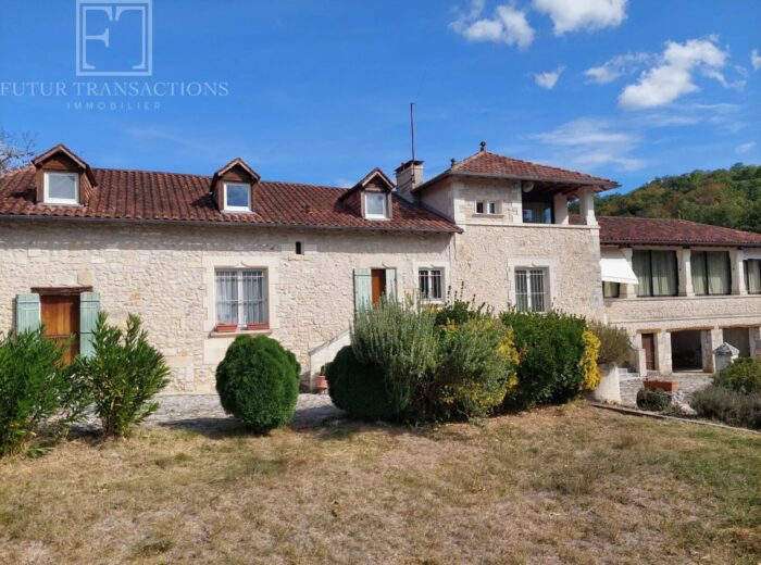 Propriété isolée sur 88 ha et étang – Domaine et propriété à Brantôme en Périgord