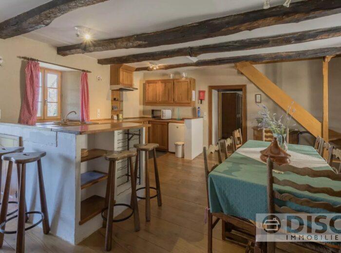 Corps de ferme rénovée avec spacieux gîte indépendant, dépendance… – Corps de ferme à Jouqueviel
