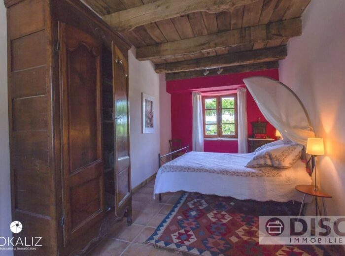 Magnifique propriété avec maison d’amis, piscine, maison annexe et… – Maison ancienne à Saint-André-de-Najac